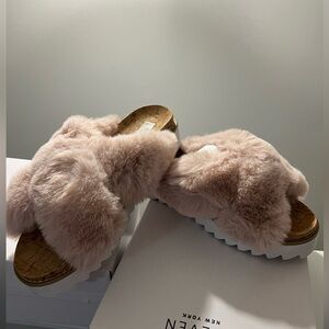 New Steven Madden fuzzy pink slippers with box